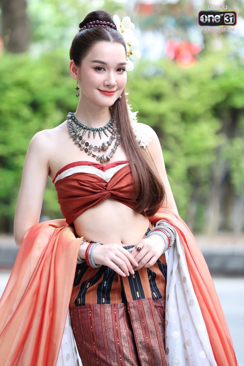 ผาแดงนางไอ่ ตัวละคร