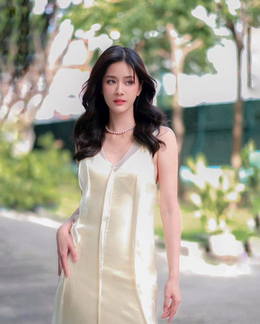 แพรว เฌอมาวีร์ ประวัติ