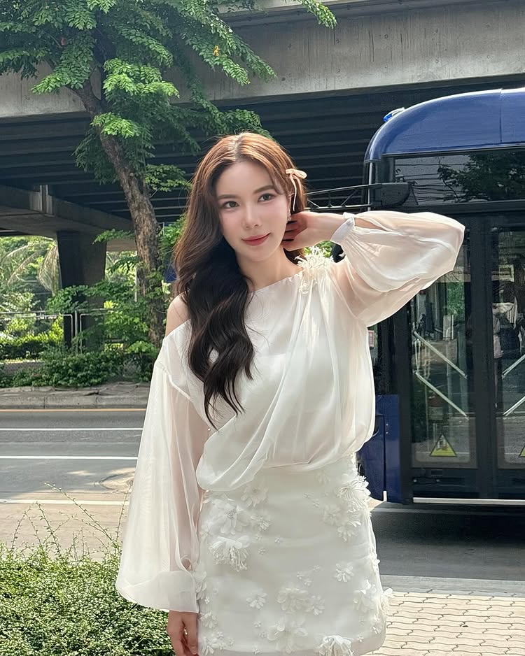 มุก วรนิษฐ์ ใส่บิกินี่สีชมพู แชะภาพอวดหุ่นเซ็กซี่ ทำทะเลมัลดีฟส์เดือด