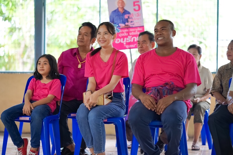 ผู้ใหญ่ลีศรีบานเย็น