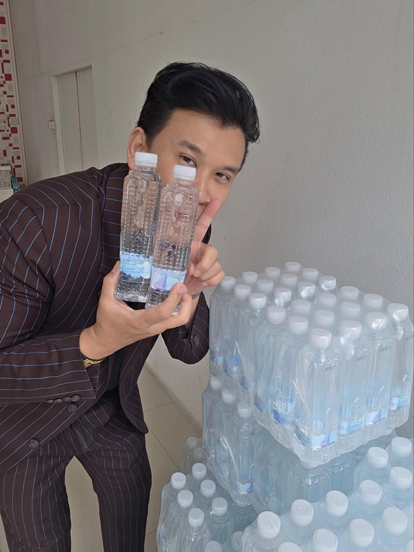 ดาราบริจาคเงิน