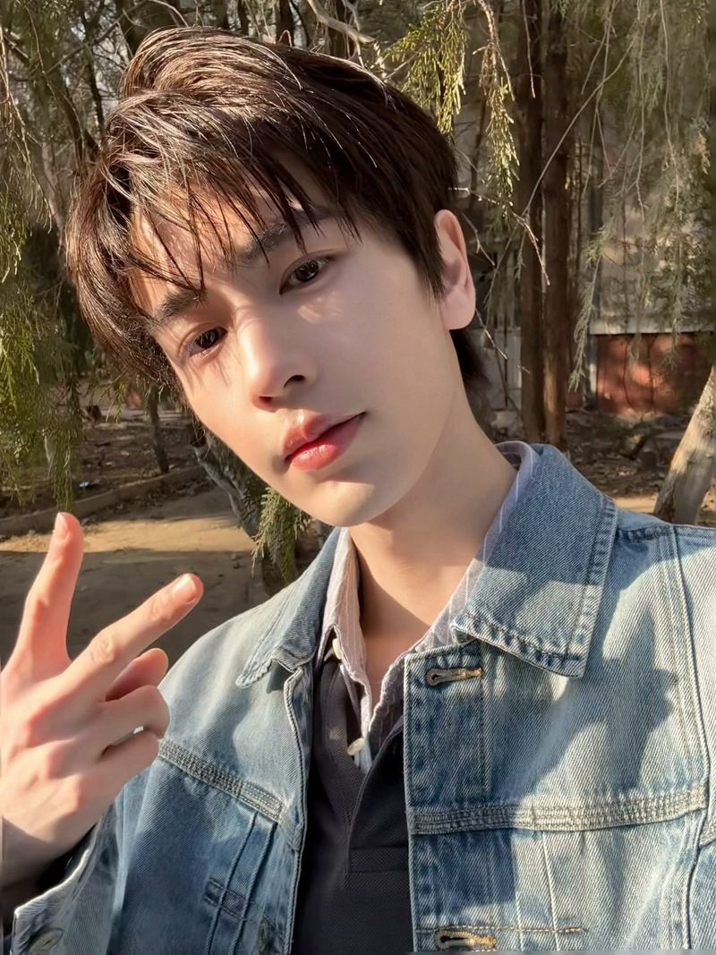 จางหลิงเฮ่อ พระเอก ล่าหยก