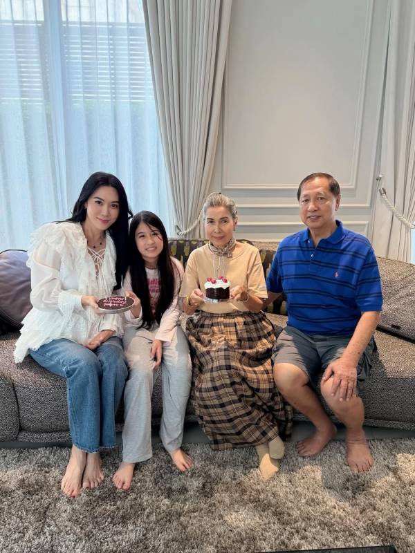 เมย์ เฟื่องอารมย์