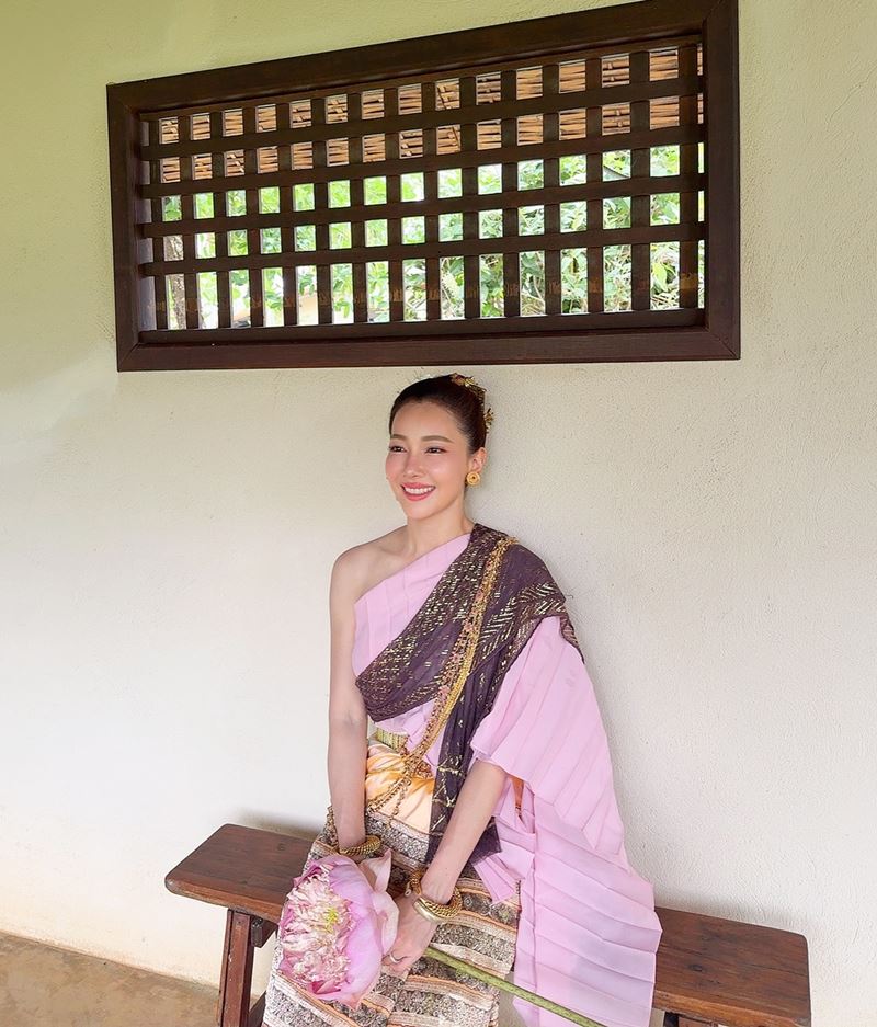 นุ่น วรนุช แต่งชุดไทยสไตล์ล้านนา 