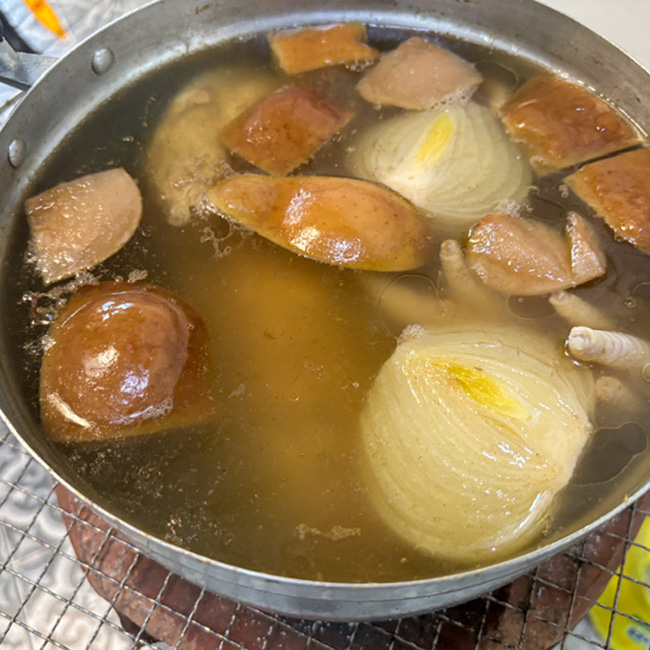 ราเมงเกี๊ยวหมูหางยาว ซุปไก่ กับปีกไก่ตุ๋นซอส เมนูเส้น อาหารจานเดียว เกี๊ยวหมู สูตรอาหาร