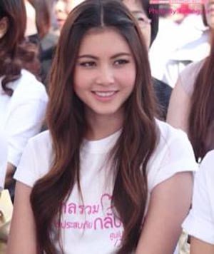 ใหม่ ดาวิกา