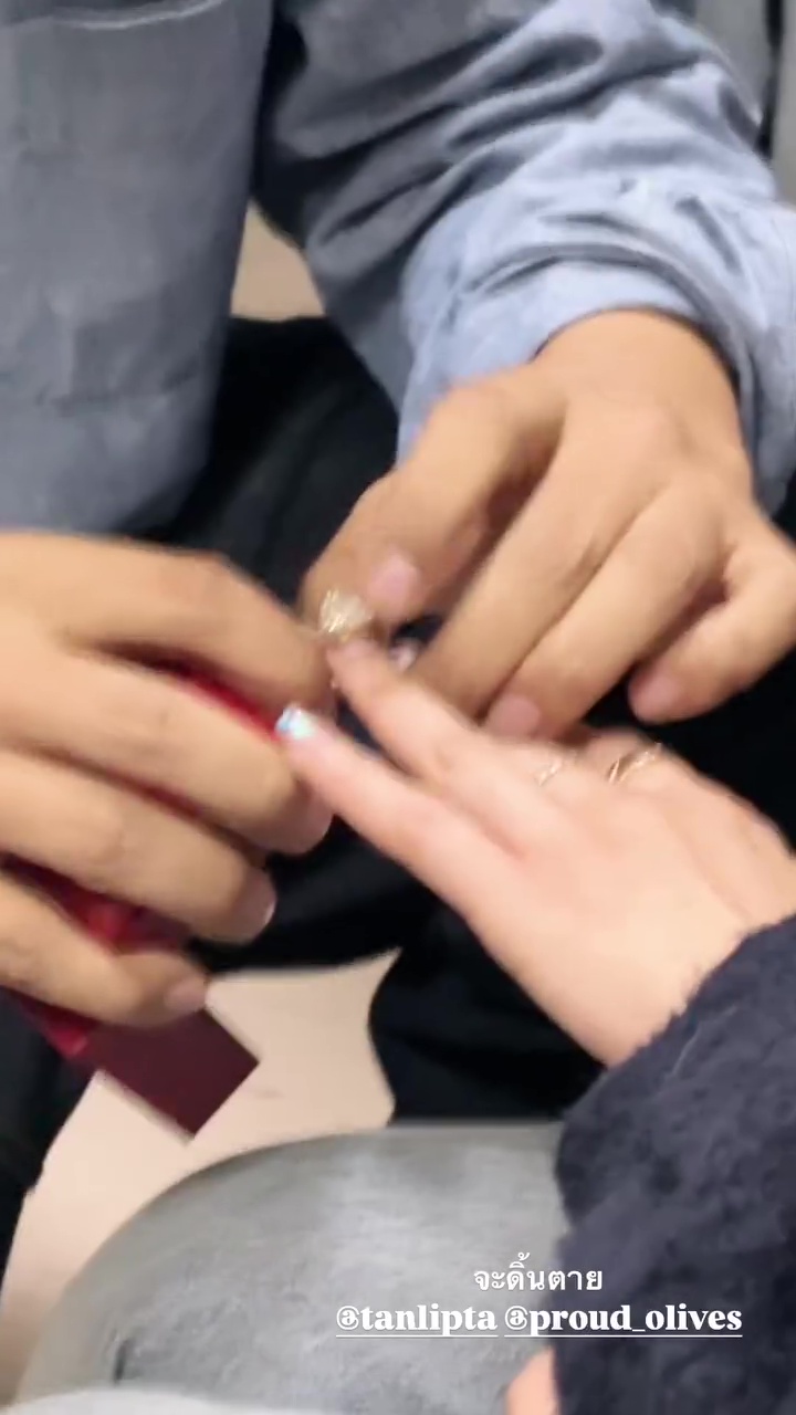 แทน ลิปตา คุกเข่าขอแต่งงาน พราว อรณิชา หลังจบคอนเสิร์ต