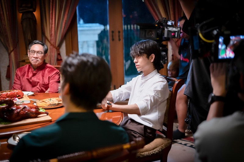 โปตัวปลอม เรื่องย่อ Me and Who ซีรีส์วาย