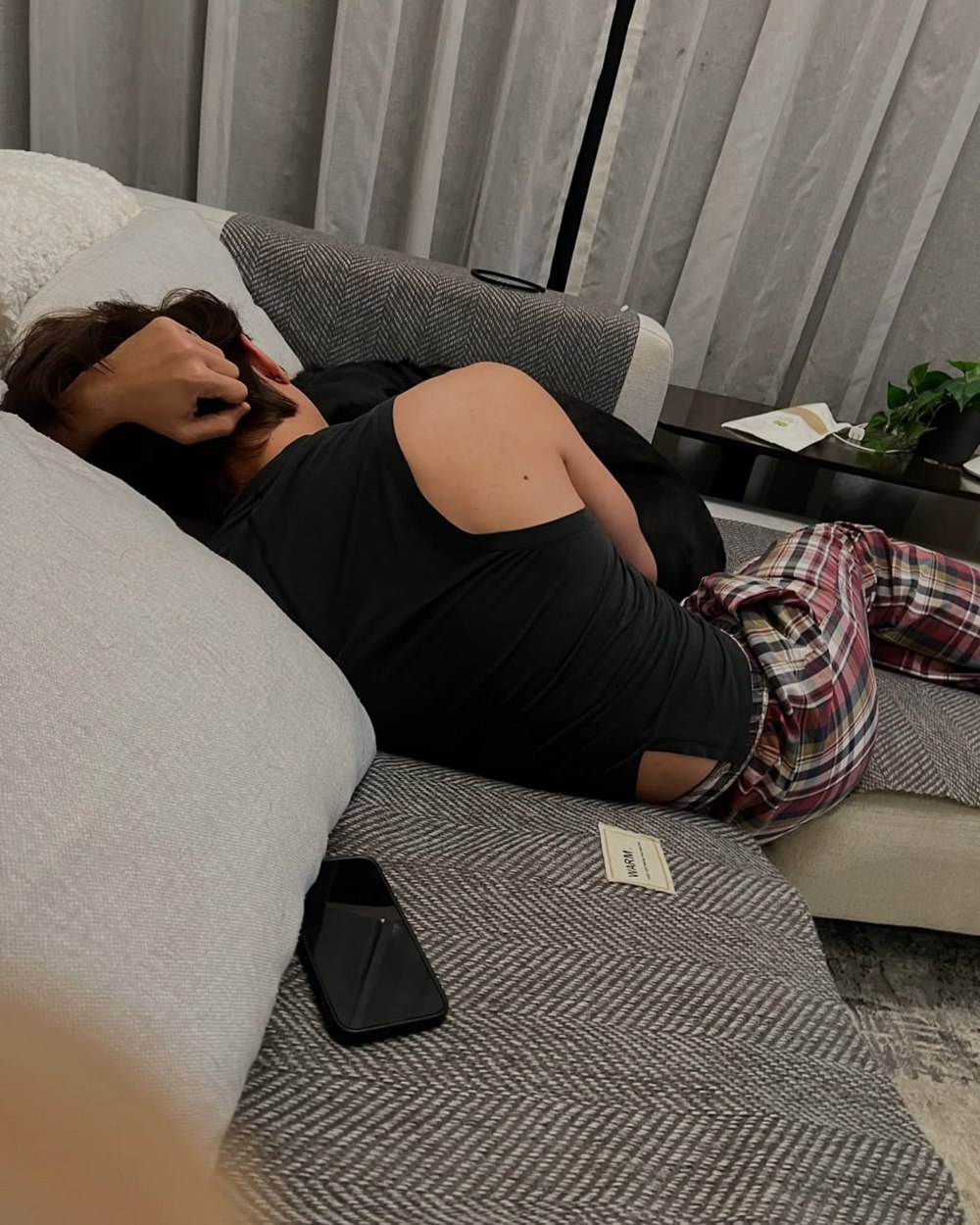 นุ่น รมิดา จับพิรุธสามี หลุยส์ สก๊อตต์ เรียกไม่หัน นึกว่าแอบคุยกับใคร