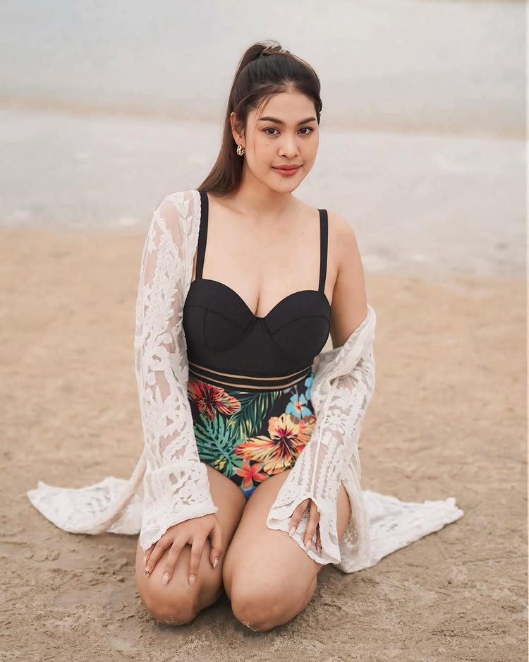 ใบเฟิร์น สุทธิยา นักร้องลูกทุ่งชื่อดัง เปิดโหมดเซ็กซี่