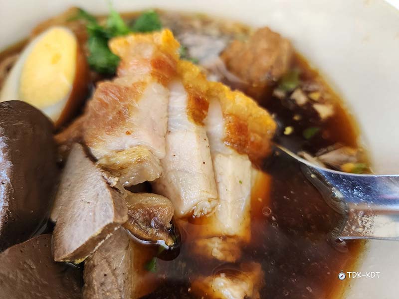 ก๋วยจั๊บโบราณ by ชาออม ภูเก็ต