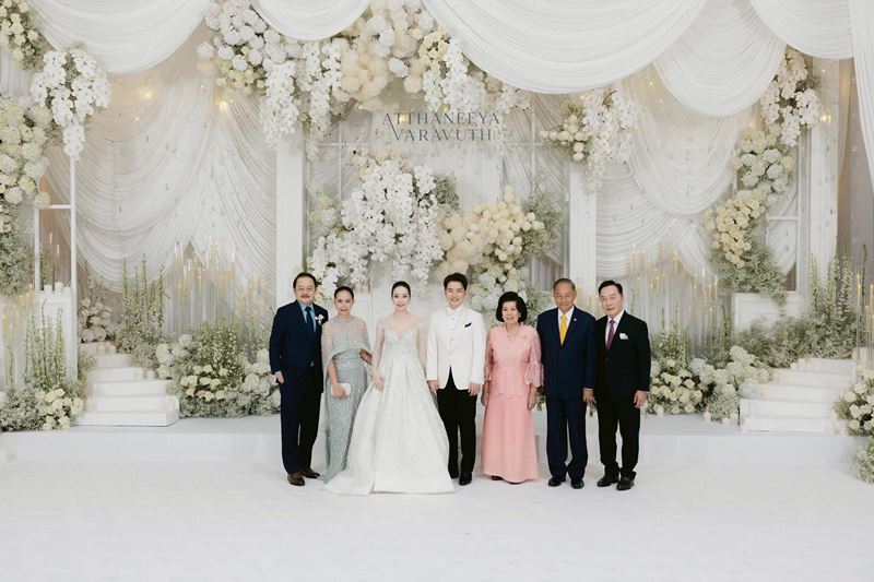 เอ วราวุธ - ออม อัทธนียา ฉลองวิวาห์หวาน