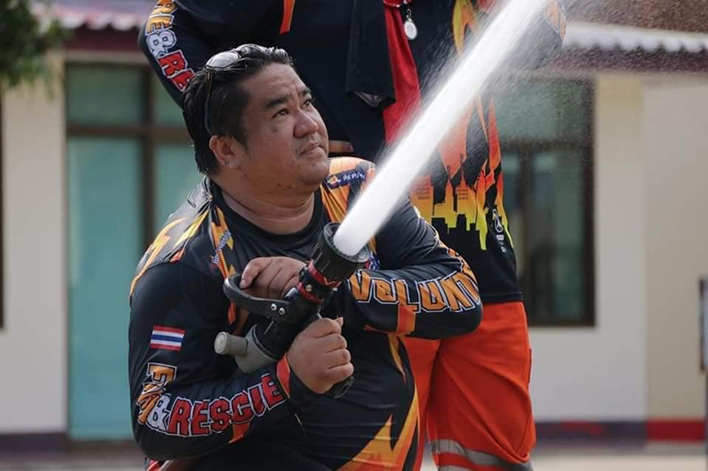 นิกม์ แสงศิรินาวิน ประวัติ