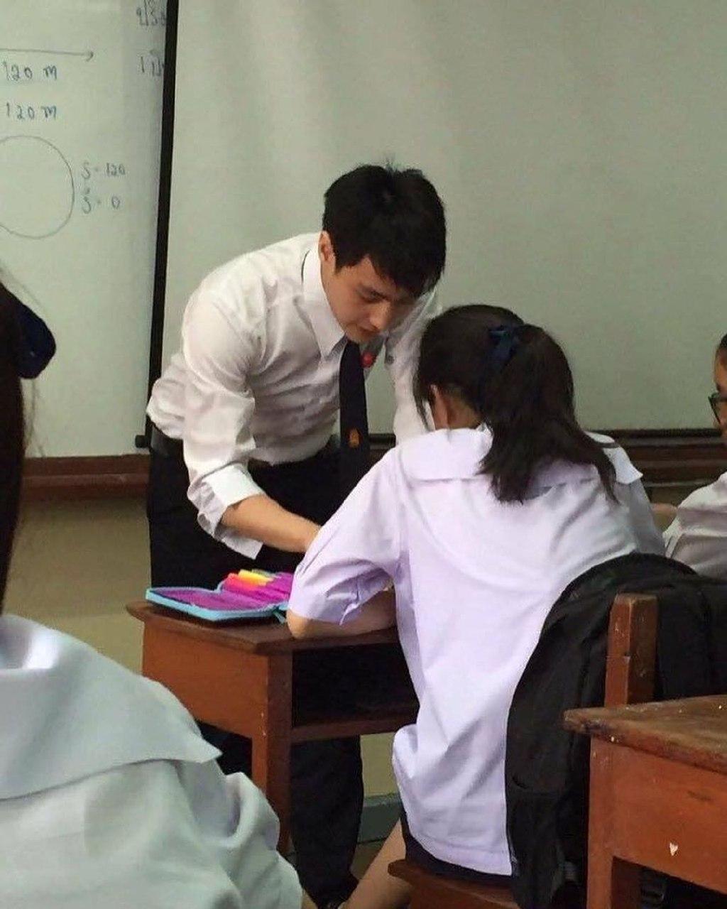 ครูหล่อ