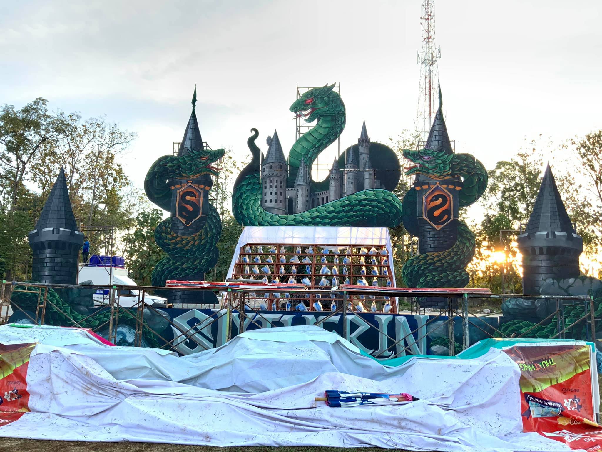 สแตนด์เชียร์กีฬาสี