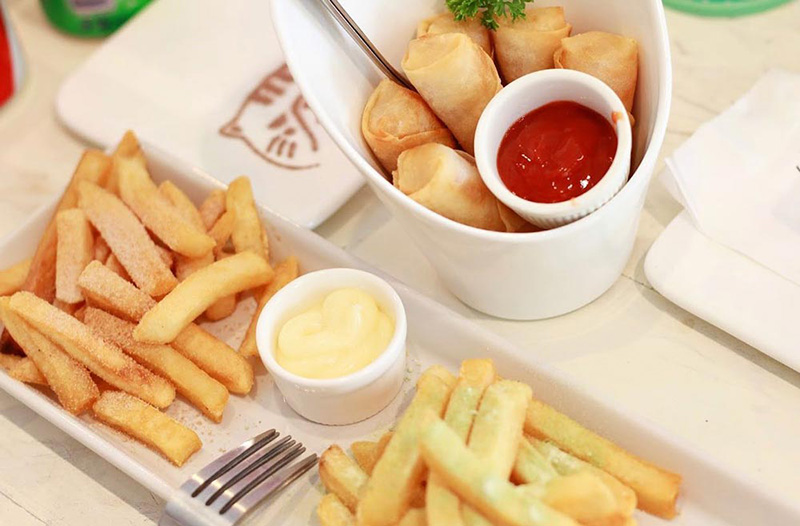 คาเฟ่แมว