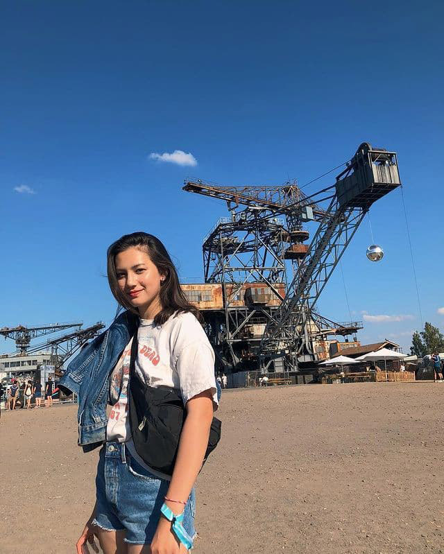 คลอดีน อทิตยา ประวัติ