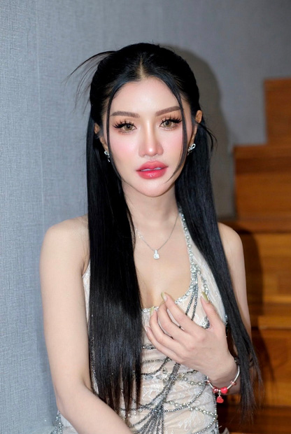 แพรวพราว แสงทอง