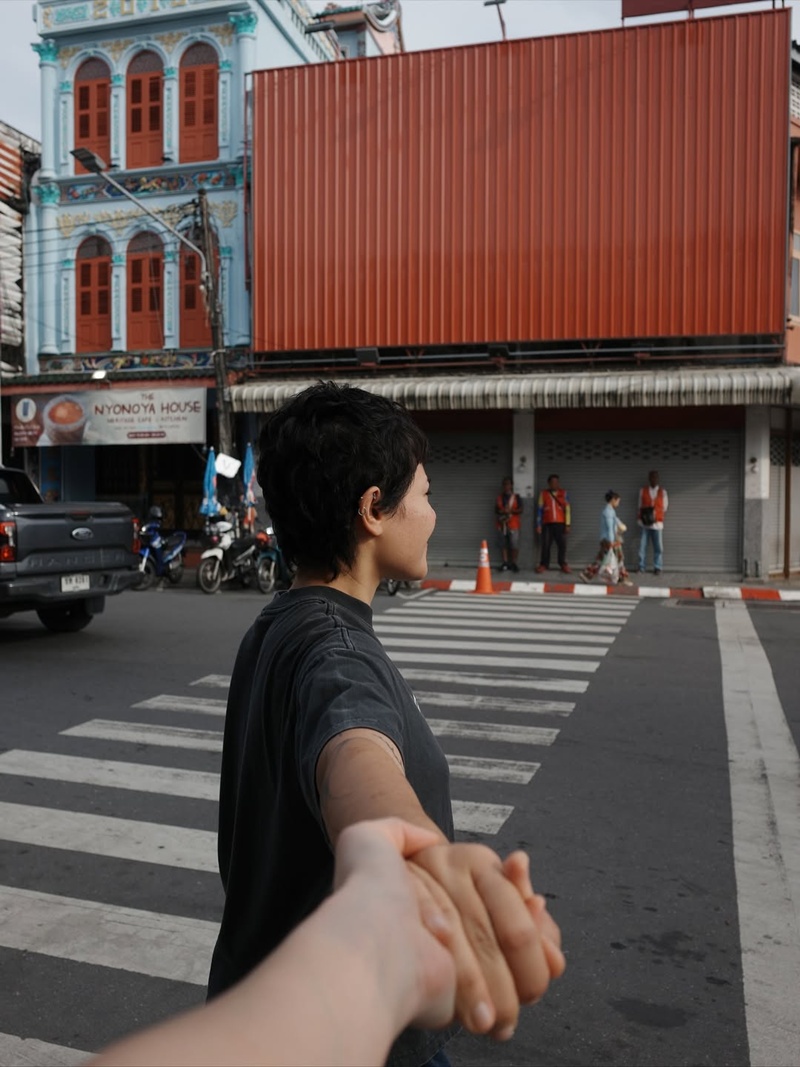 ซิลวี่ ปล่อยชอตหอมแก้ม มะเหมี่ยว คนแห่ลุ้นสถานะ