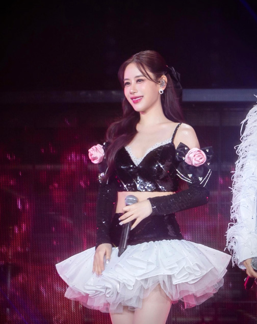 แฟชั่นชุดร้องเพลง