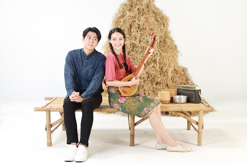 สาวน้อยร้อยไมค์