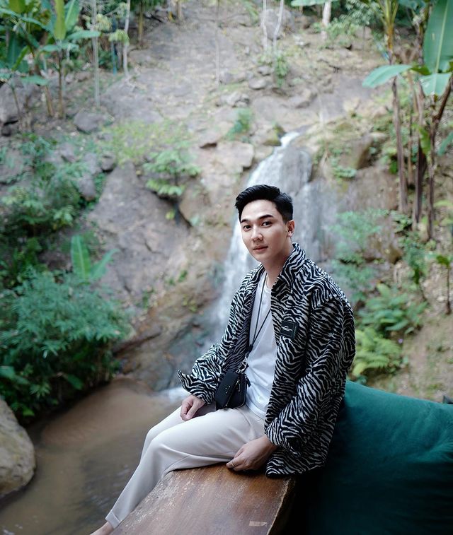 เจมส์ ชวิศ