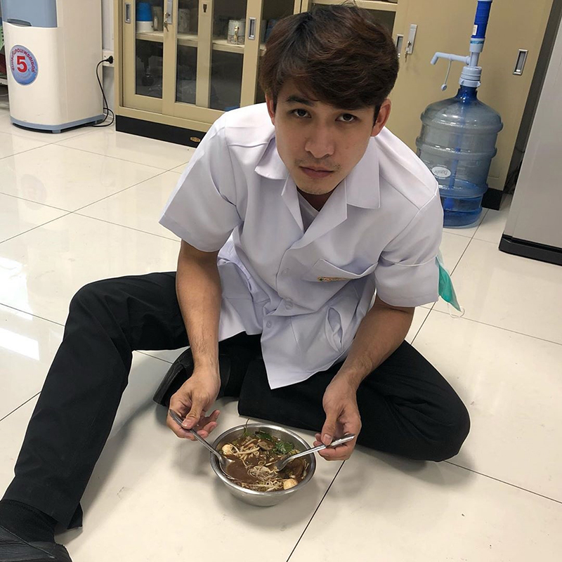 หมอก้อง สรวิชญ์