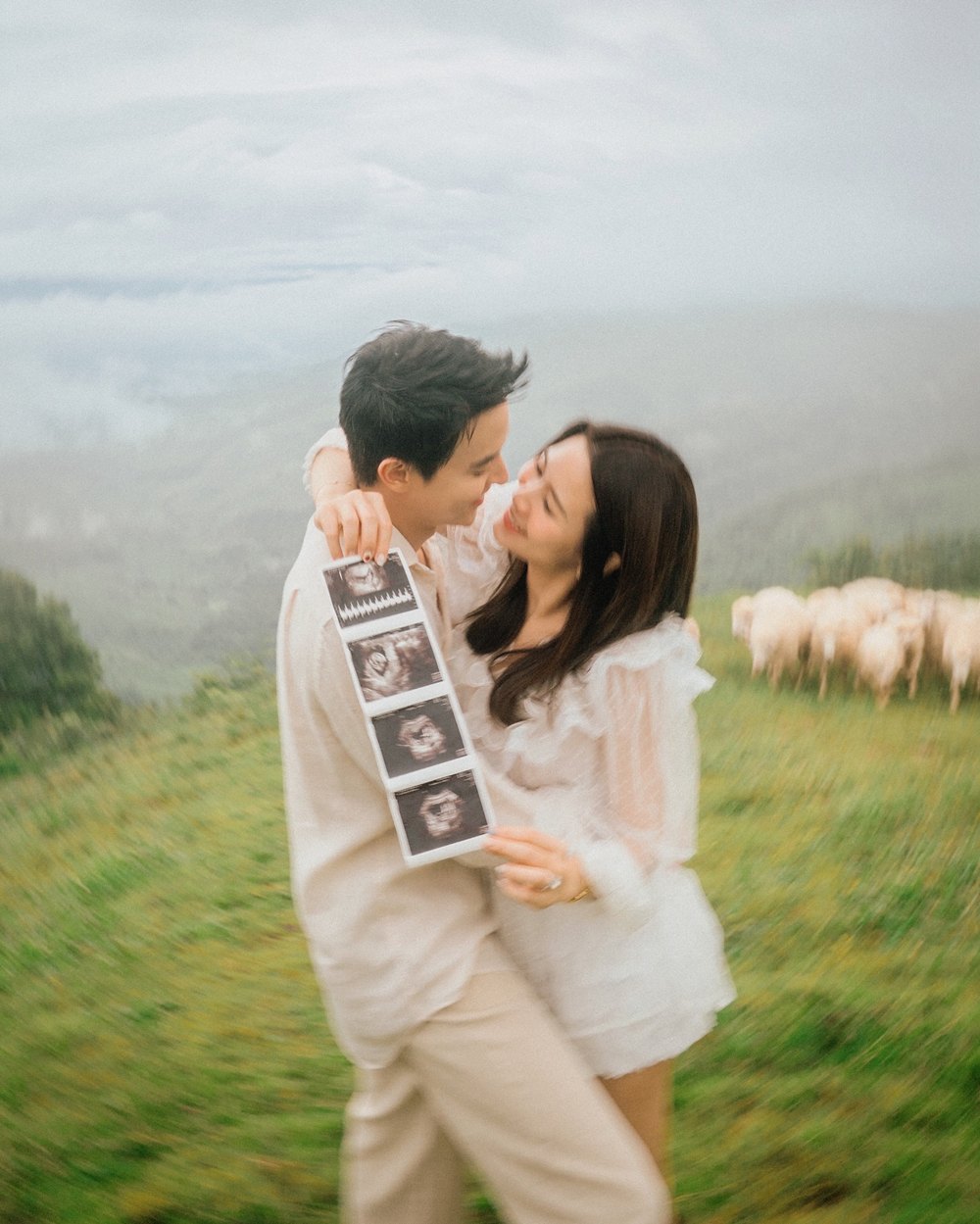 เจมส์ จิรายุ อวดภาพอัลตราซาวด์ ประกาศข่าวดีรับวันแม่ ภรรยาท้องแล้ว