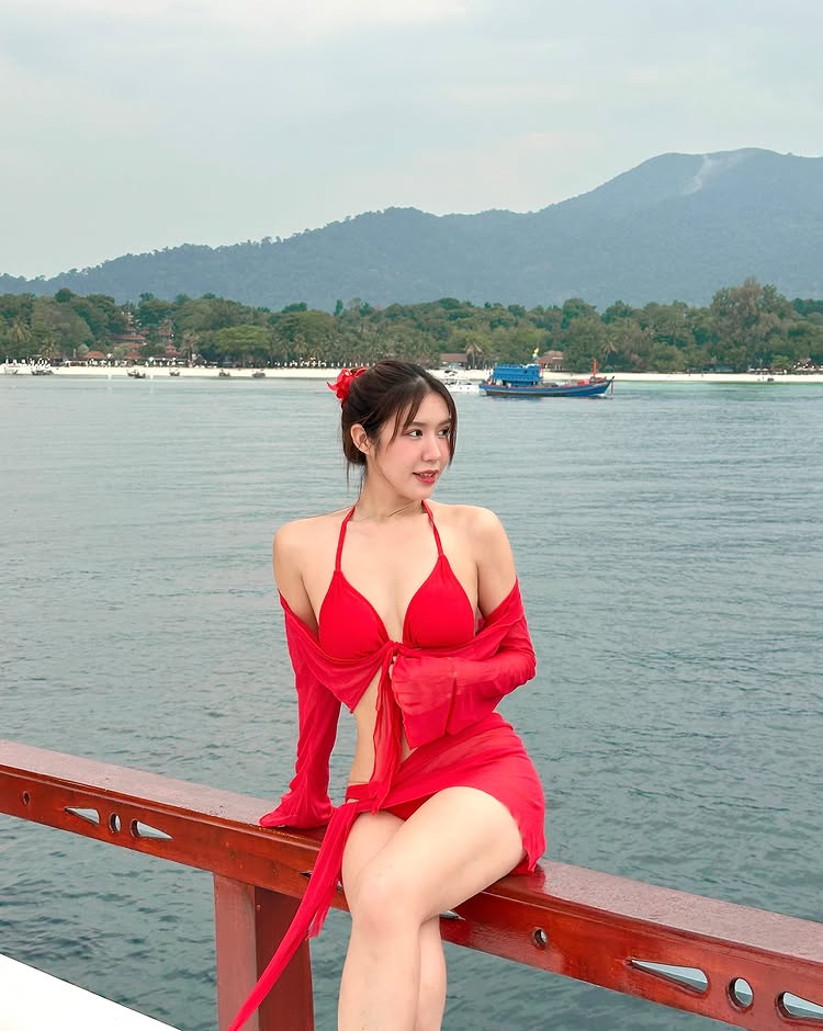 มุก กุลชา ทำไอจีลุกเป็นไฟอีกครั้ง เมื่อเธอมาอวดลุคแซ่บ