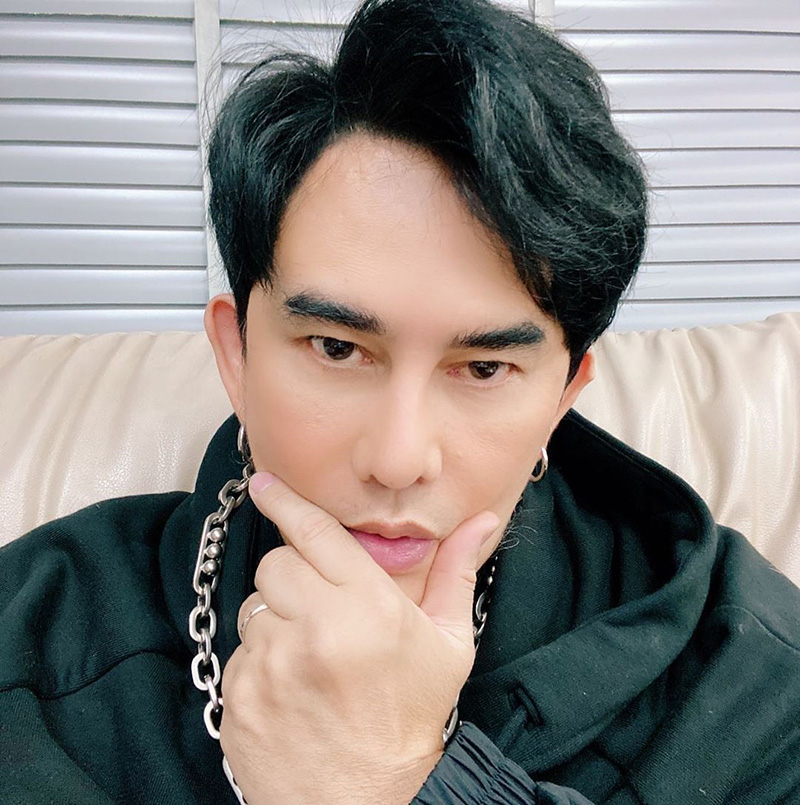 พชร์ อานนท์