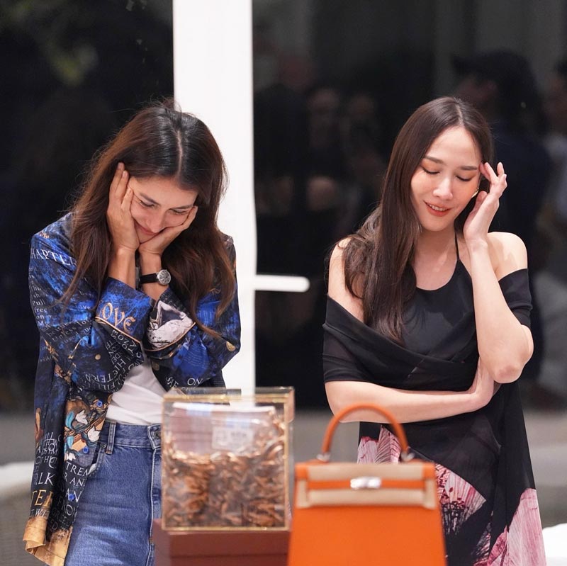 อั้ม พัชราภา จับรางวัลงานปีใหม่บ้าน มาดามแป้ง