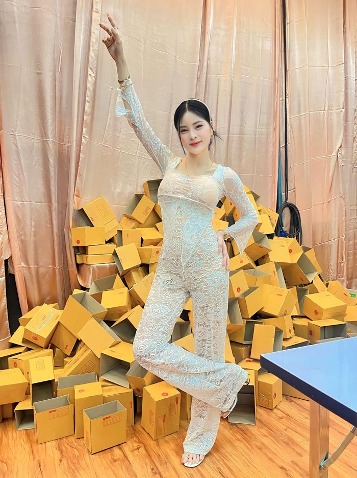 เอ๋ มิรา