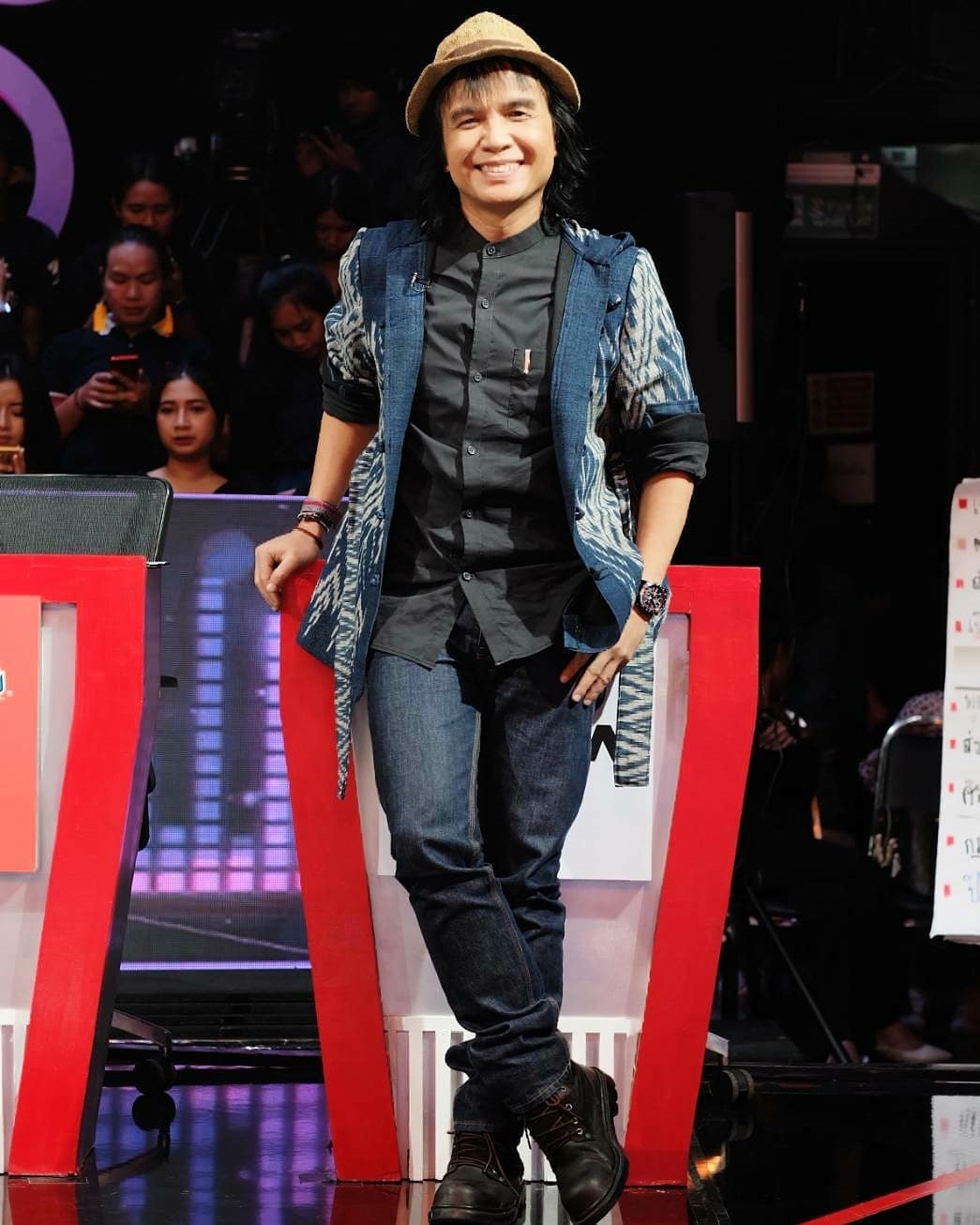 ครูสลา คุณวุฒิ