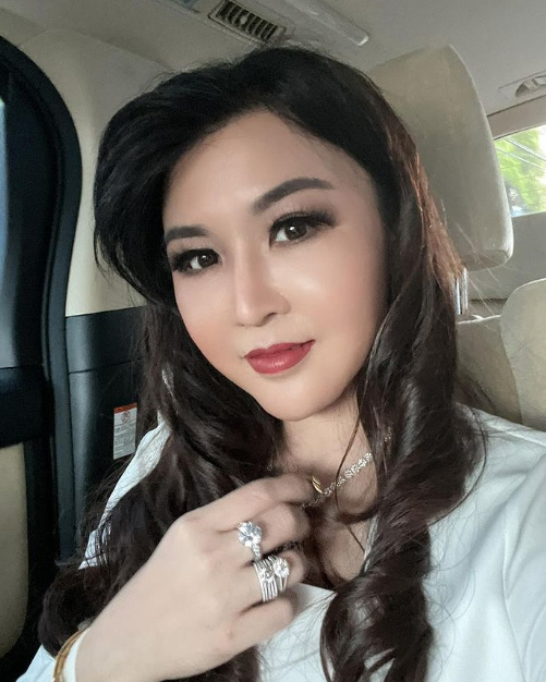 ล้วงประวัติ เพชรพันปี เจ้าของร้านเพชรดัง ดีกรีไม่ธรรมดา