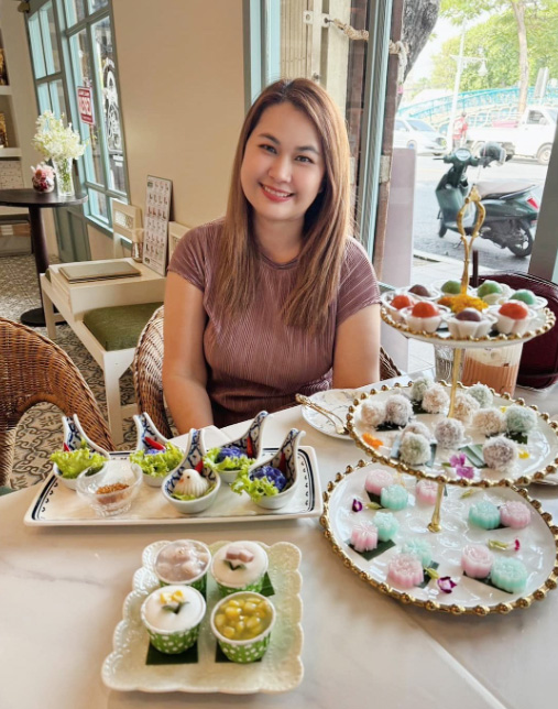 จูน เพ็ญชุลี ประวัติ