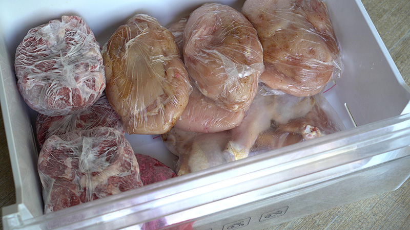 วิธีเก็บหมู หมึก กุ้ง และเนื้อสัตว์ต่าง ๆ ในช่องแช่แข็ง วิธีเก็บเนื้อสัตว์ในช่องฟรีซ  เคล็ดลับทำอาหาร