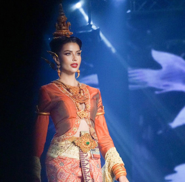 แอนโทเนีย โพซิ้ว