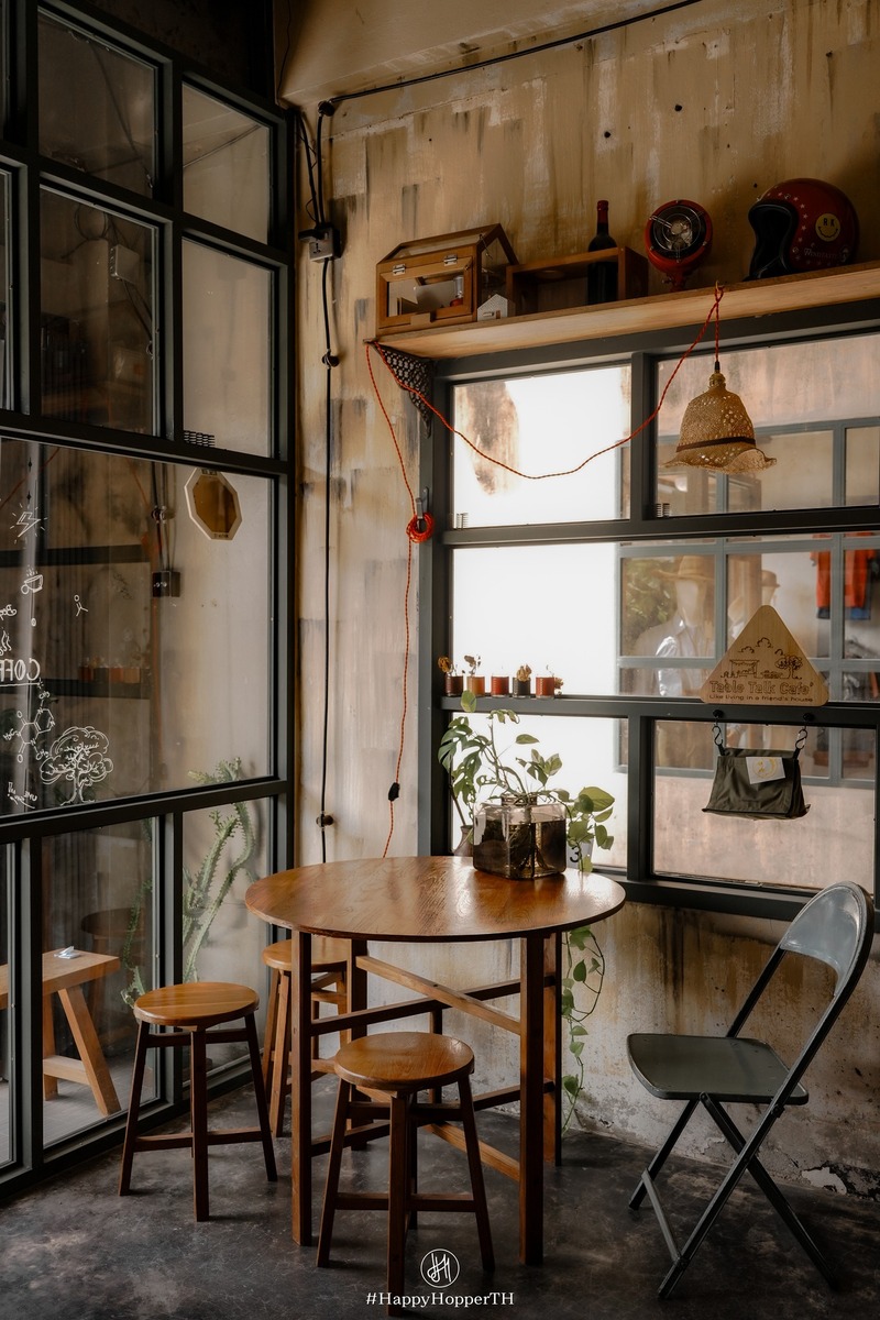 Table Talk Cafe คาเฟ่จรัลสนิทวงศ์