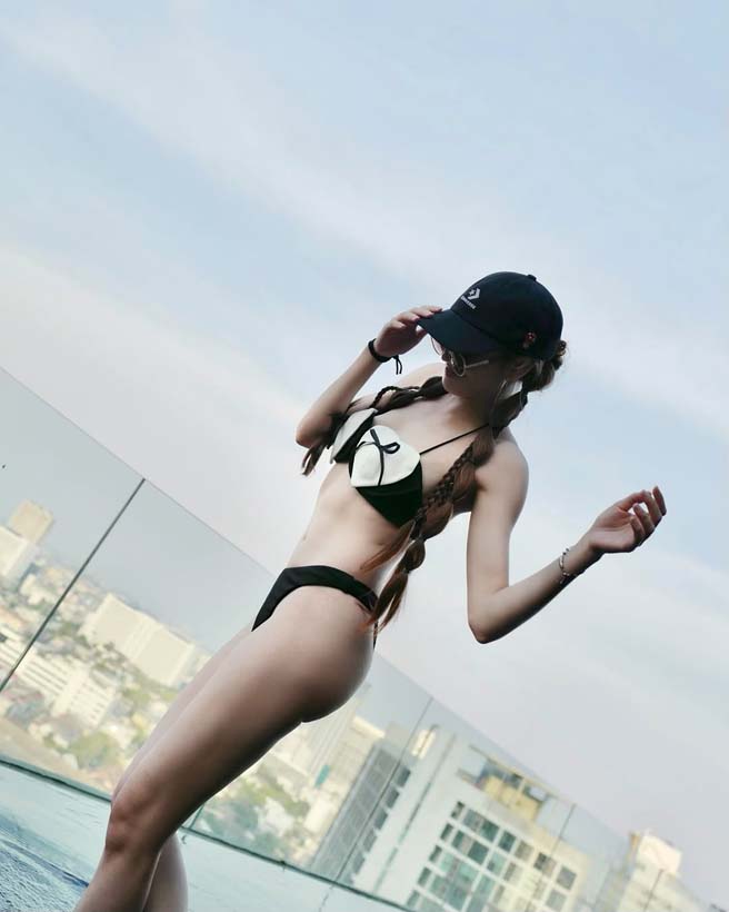 แกรนด์ กรณ์ภัสสร นุ่งบิกินี่เล่นน้ำคลายร้อน โชว์หุ่นและแผ่นหลังขาวจั๊วะ