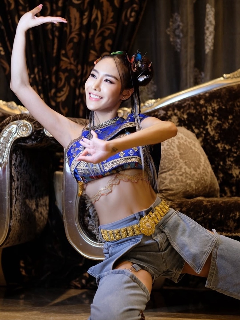 เด็บบี้ บาซู 