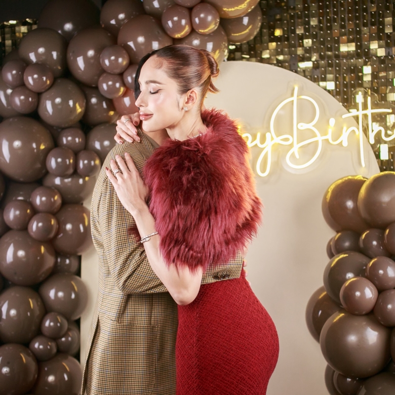 อุ้ม ลักขณา