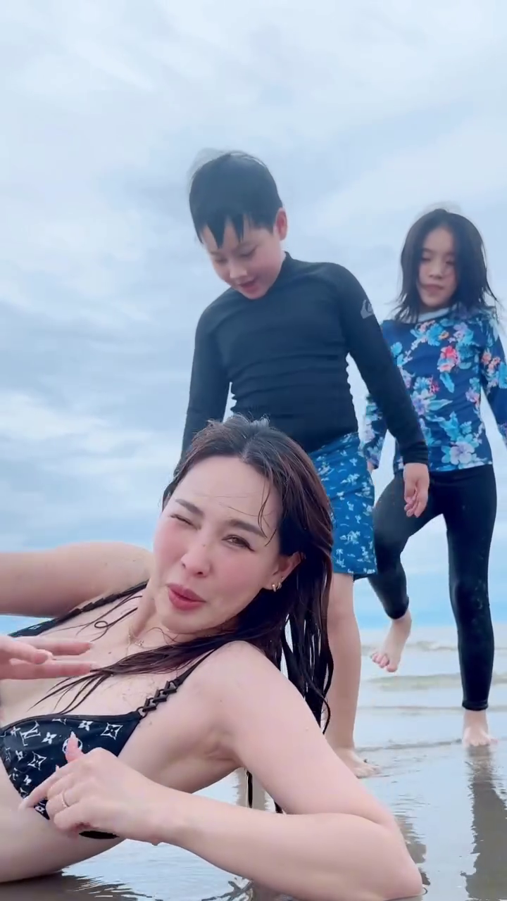 นุ้ย สุจิรา เปิดโหมดแซ่บ ในวัย 43 ปี