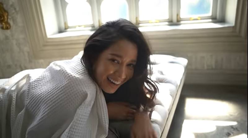 โม อมีนา ถ่ายแบบนู้ด