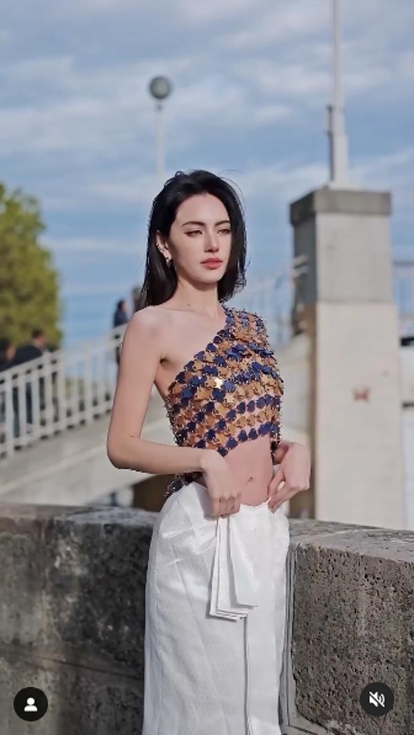 ใหม่ ดาวิกา ชุดไทย