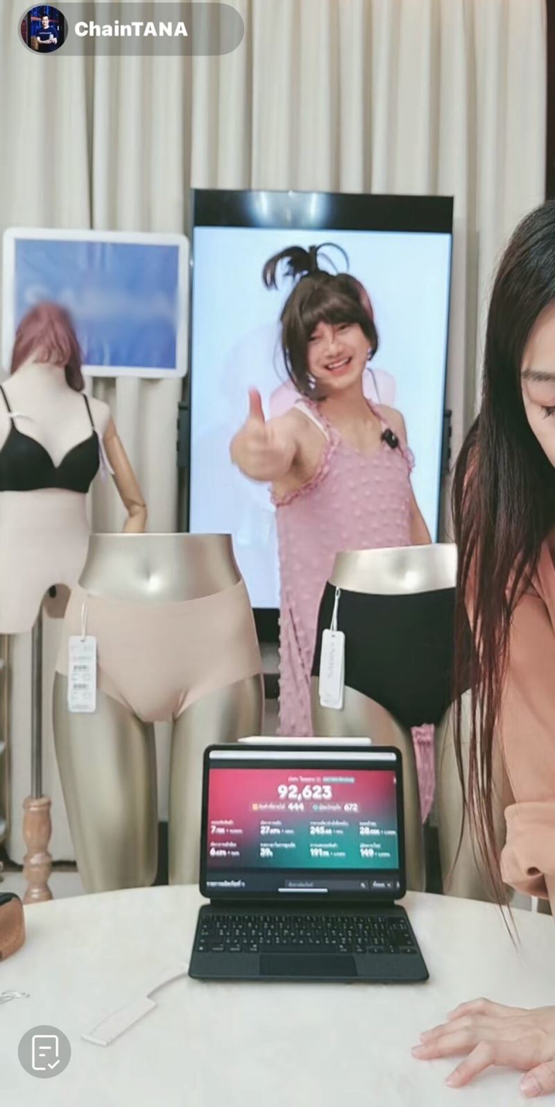 เชน ธนา ทุ่มสุดตัว ! แต่งหญิง ใส่วิก ไลฟ์ขายชุดชั้นใน