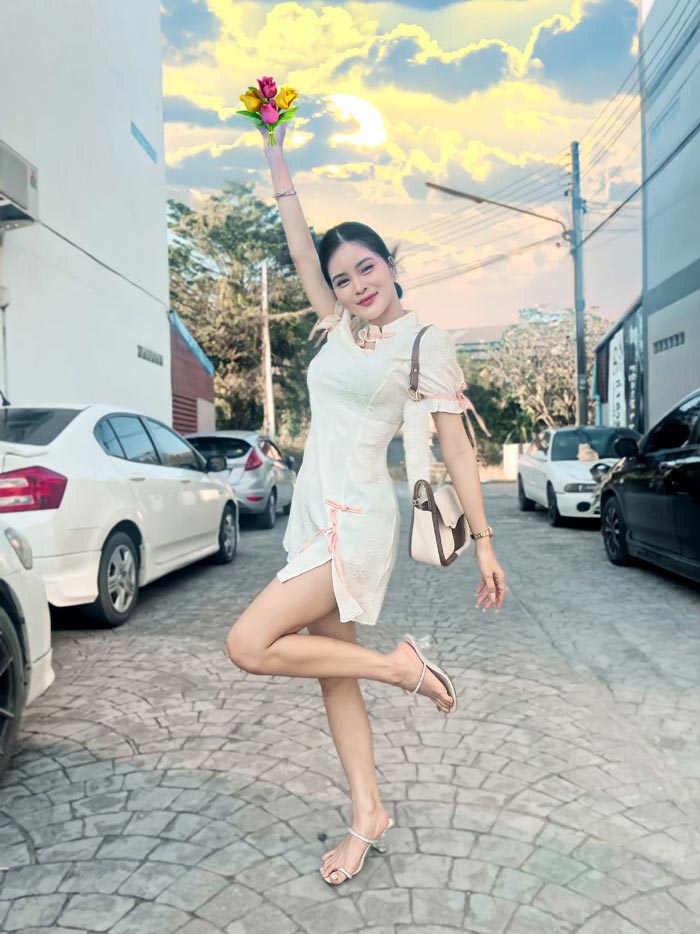 เอ๋ มิรา