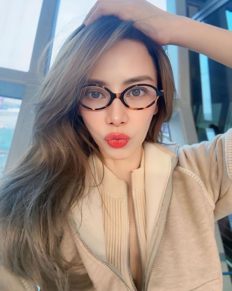 เอ๋ พรทิพย์ 