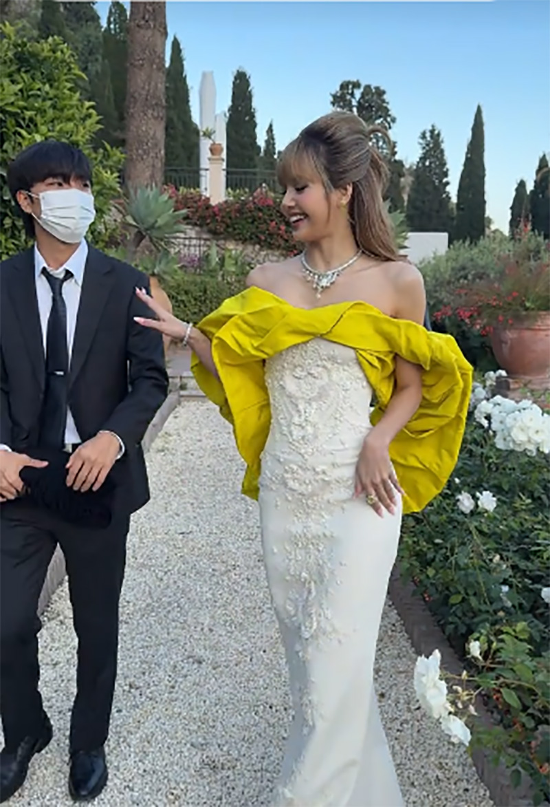 ลิซ่า โคฟ Thank you Kateyki ลุคเจ้าหญิง