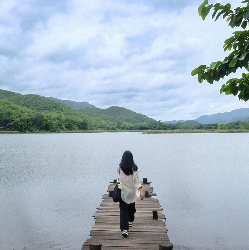 คาเฟ่ริมทะเลสาบ