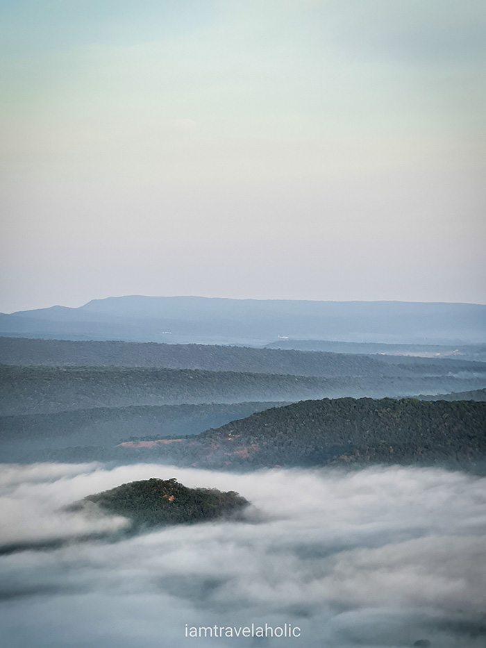 เขาพระยาเดินธง ลพบุรี
